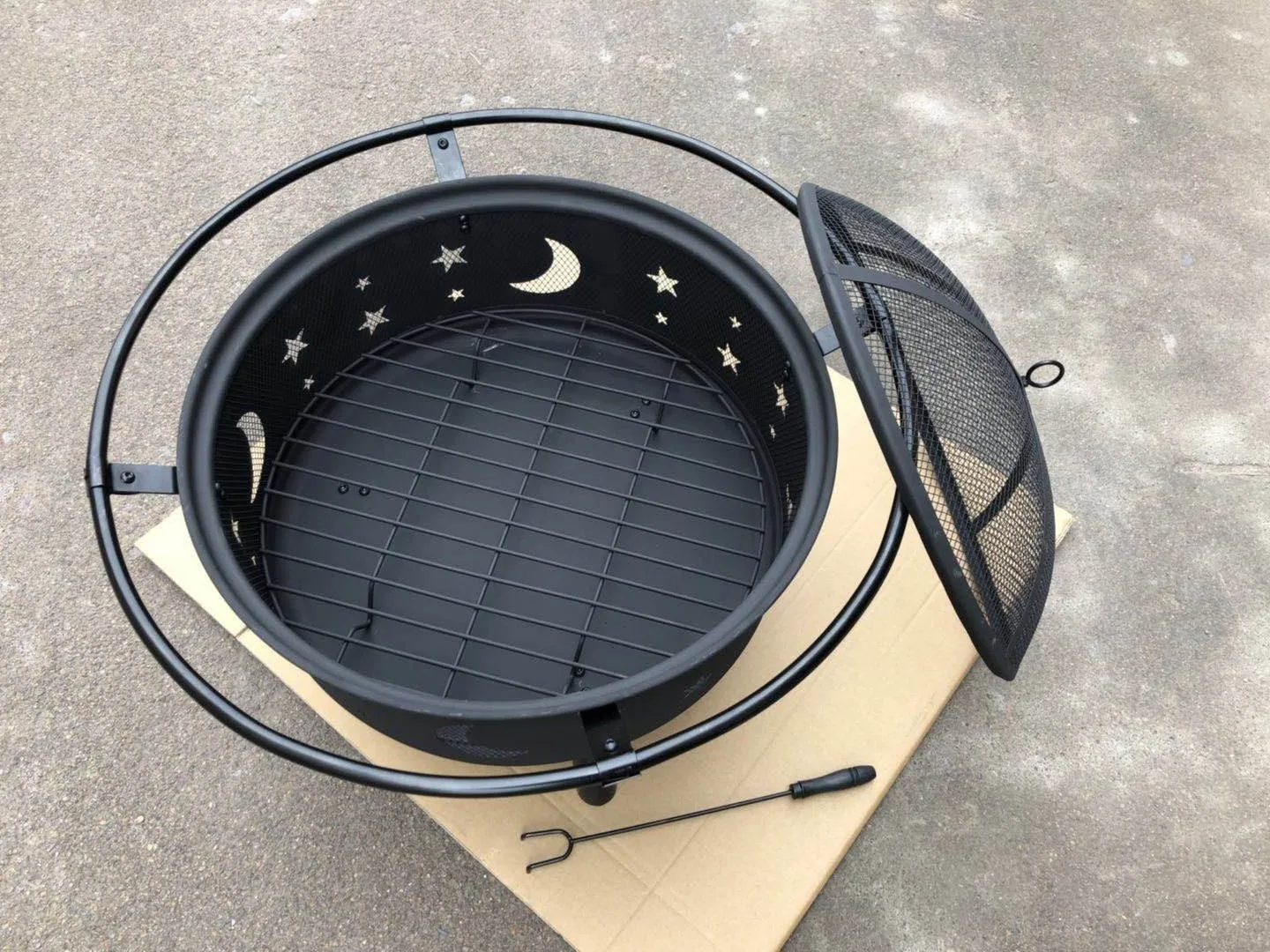 30" Wood Burning Fire Pit with Charcoal Grill and Screen