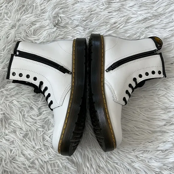 Dr. Martens Kids' Zavala Combat Lace Up Boot Big Kid in white size 5