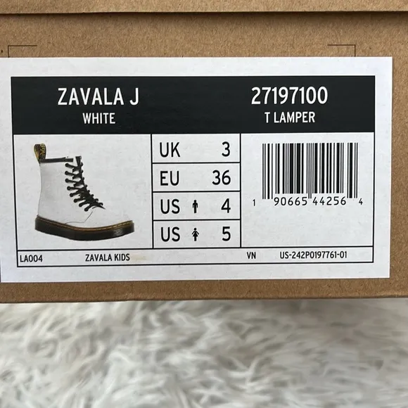 Dr. Martens Kids' Zavala Combat Lace Up Boot Big Kid in white size 5