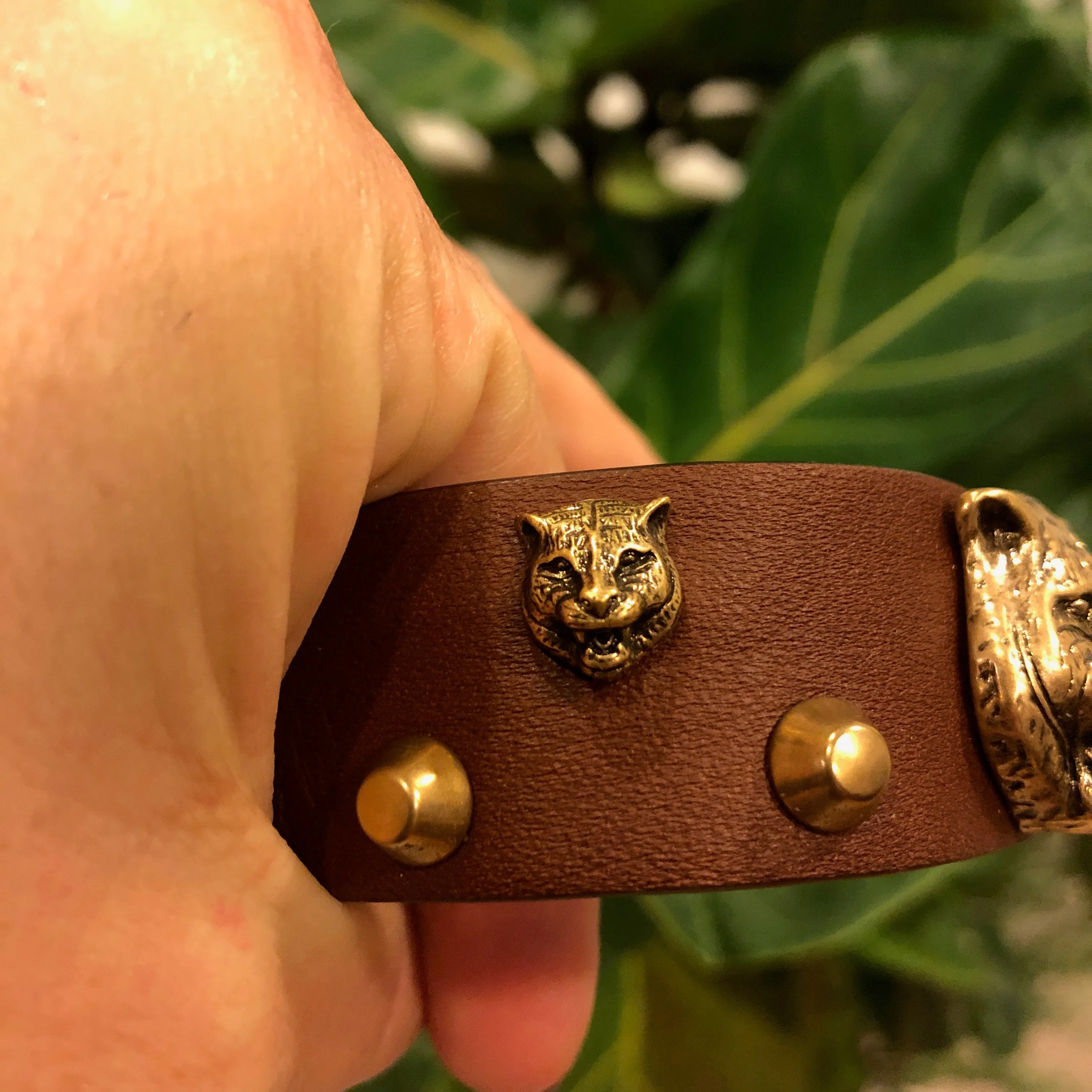 Gucci Feline Head Leather Bracelet in Brown