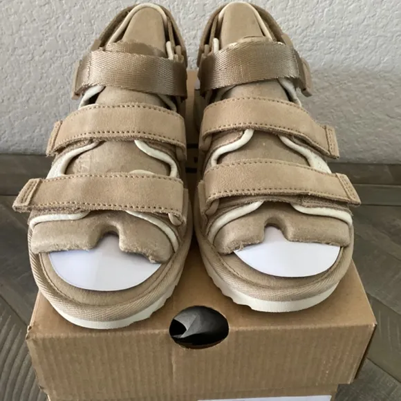 UGG Kids' GoldenCoast Slingback Sandal, size 3